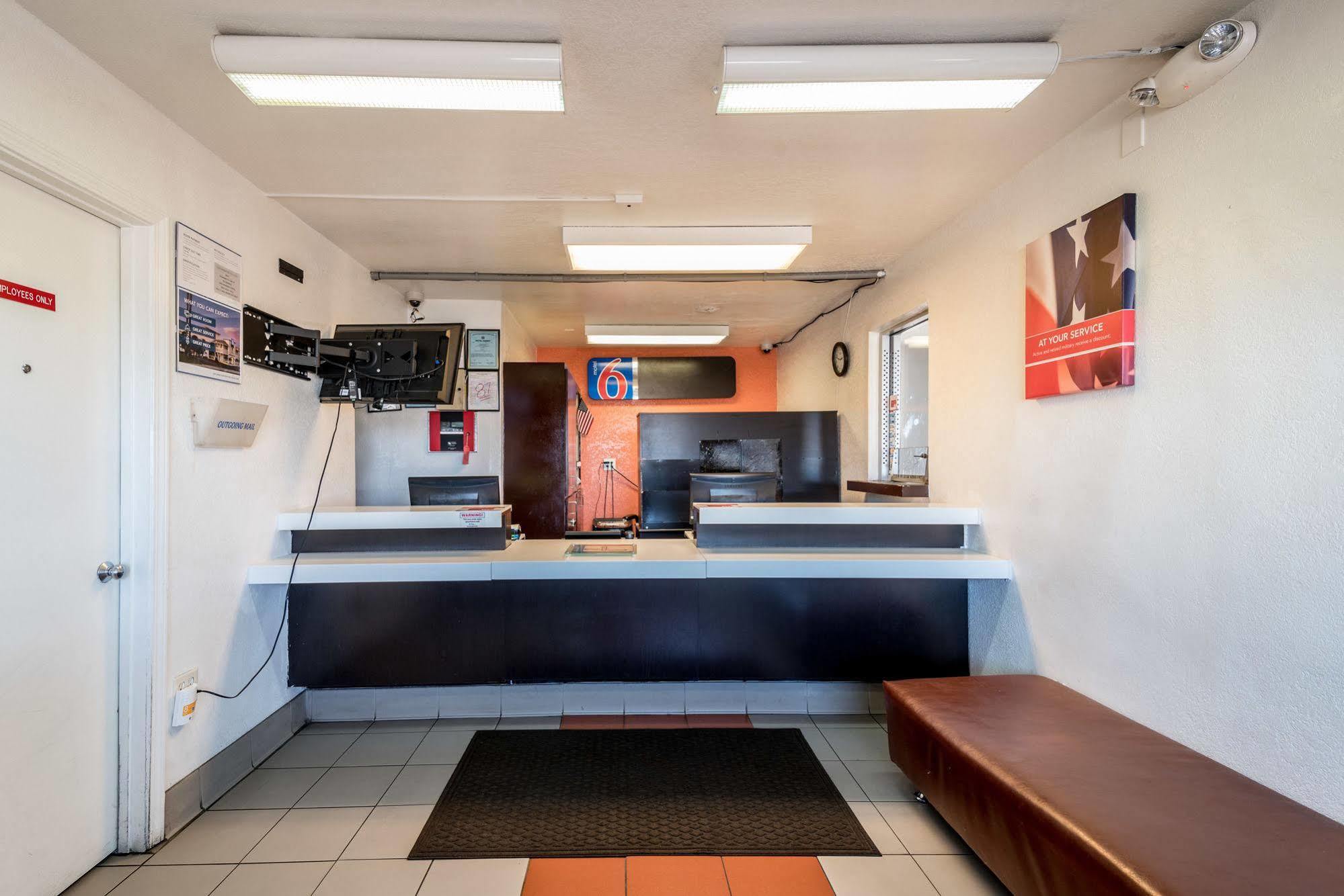 Rodeway Inn Montgomery Bagian luar foto