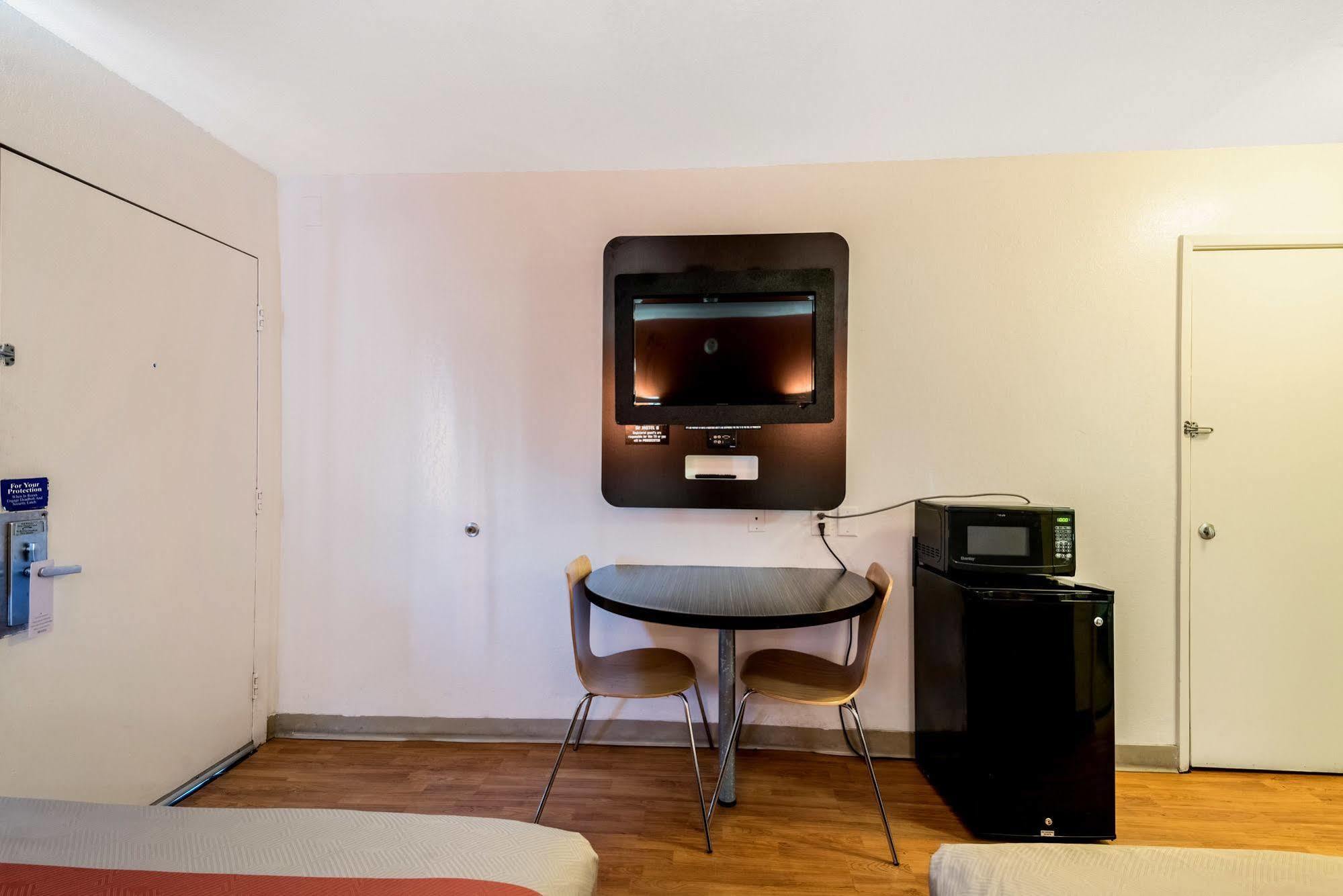 Rodeway Inn Montgomery Bagian luar foto