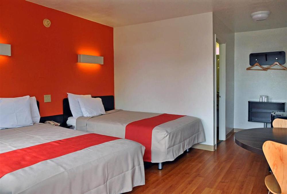 Rodeway Inn Montgomery Ruang foto